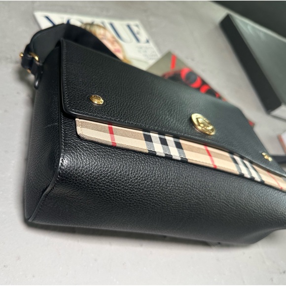 Burberry crossbody NOTE bag Vintage Check / Leather in Black preowned - Picture 4 of 16